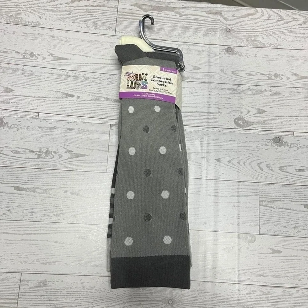 Muk Luks Womens‎ 3 Pack Graduated Compression Socks Grey Wide S/M 15-20mmHg